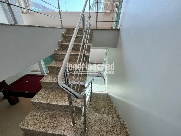 Imagem Casa Espetacular com 4 Dormitórios (2 Suítes), Piscina, Área Gourmet, 413m² de Construção em Terreno de 525m² – Acabamento de Alto Padrão e Localização Nobre!