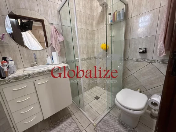 Imagem Sobrado com 3 dormitórios, piscina, 2 vagas de garagem no bairro do Embaré em Santos por R$ 1.270.000,00