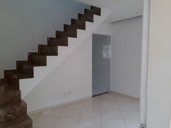 Imagem Sobrado com 2 dormitórios à venda, 71 m² por R$ 246.000,00 - Vila Figueira - Suzano/SP