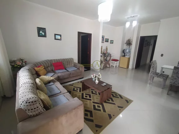 Imagem Casa com 3 dorms + Edícula, á 700m da Praia á venda em Peruíbe