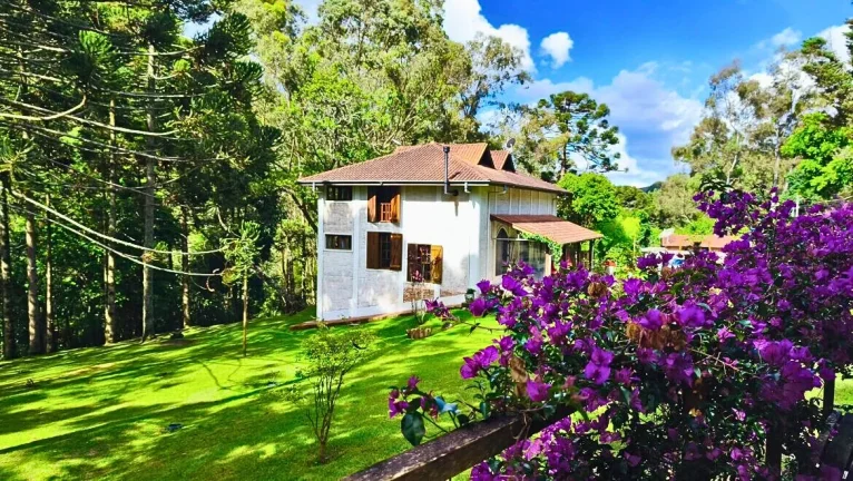 Imagem Refúgio de montanha com rio privativo e arquitetura autoral em Gonçalves