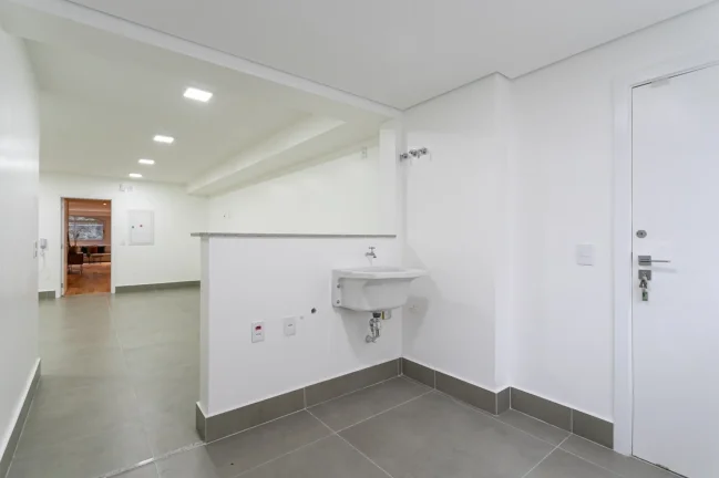Imagem Apartamento 263M² Reformado, 4Q, 2 Suítes, 3 Banheiros, 2 Vagas, Lavabo, Academia, Piscina, Churrasqueira, Salão de Festas e Jogos, Quadra.