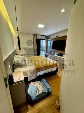 Imagem Apartamento no Alto da Lapa com 209m² pronto para morar, 3 suítes e 3 vagas.