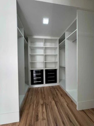 Imagem Apartamento com 3 Suítes e 2 Vagas de garagem em Florianópolis