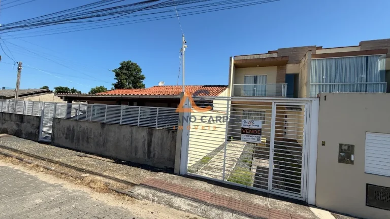 Imagem OPORTUNIDADE. Sobrado geminado com 02 suítes, na Praia de Gravatá, Navegantes. Adriano Carpes Imóveis vende.