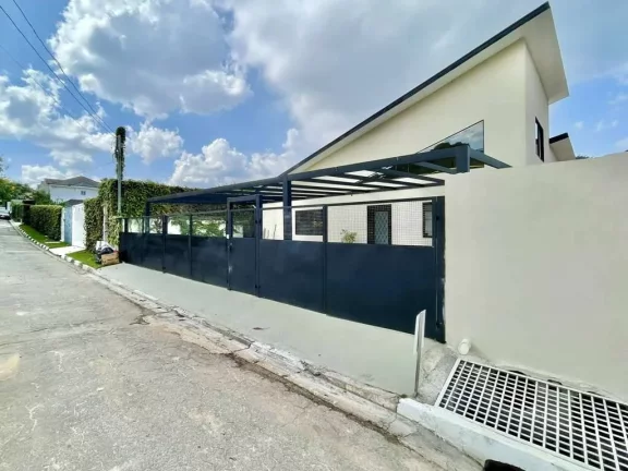 Imagem Nova, TÉRREA c/ piscina, em rua fechada no Miolo da Granja!