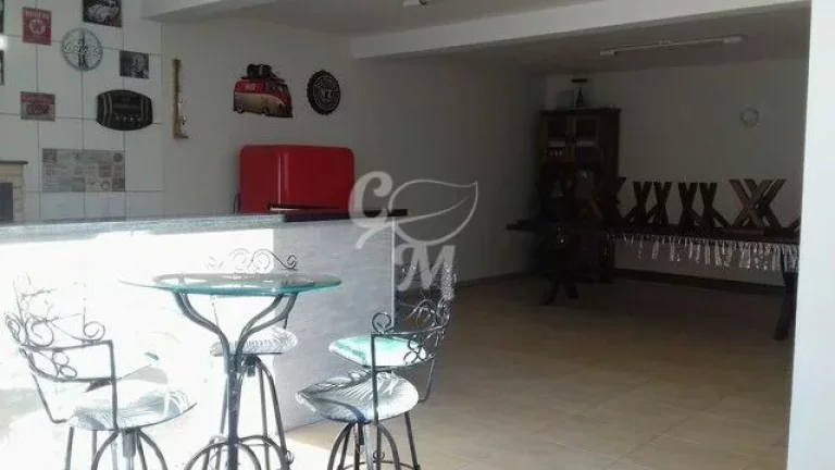 Imagem Casa com ótimo acabamento e decoração.