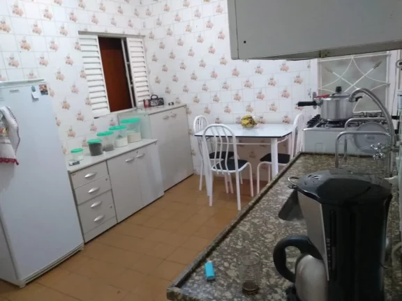 Imagem Imóvel em Piracicaba- Casa de vila em excelente localização, toda de piso frio, com 01 dormitóri...