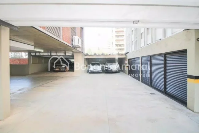 Imagem Amplo apartamento com área de 387m², 1 por andar, andar alto. O imóvel possui 2 suítes, 2 quarto...