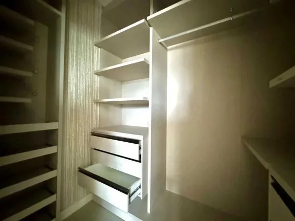 Imagem Apartamento decorado com 3 suítes e 3 vagas de garagem em Balneário Camboriú