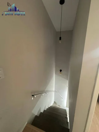 Imagem LINDA CASA, 2 DORMS, 1 VAGA, IMPECÁVEL!! CONDOMÍNIO FECHADO EM COTIA.