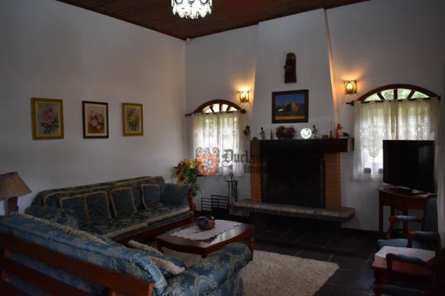 Imagem Casa com 3 dormitórios à venda, 292 m² por R$ 1.500.000 - Vila Inglesa - Campos do Jordão/SP