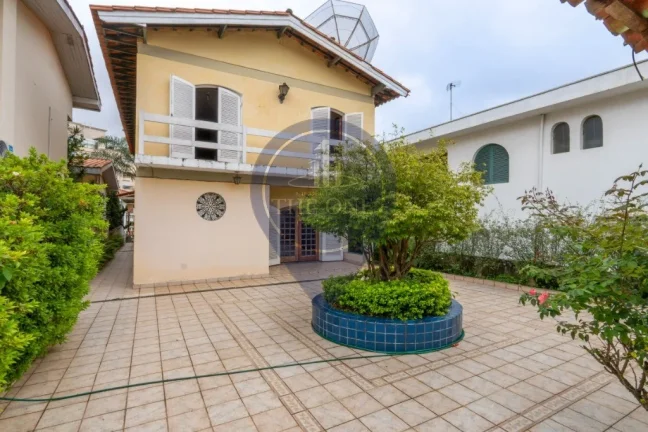 Imagem Casa à venda em São Paulo-SP, Vila Sônia: 3 quartos, 2 suítes, 5 banheiros, 4 vagas de garagem, 303m². Aproveite!