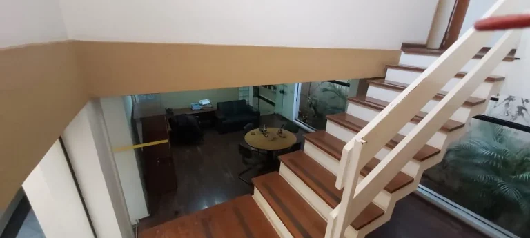 Imagem Excelente imóvel comercial com 3 vagas de recuo , 6 salas sendo com moveis embutidos de excelente q...