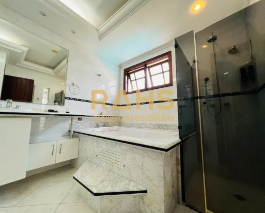 Imagem Casa averbada de alto padrão com privacidade e exclusividade junto à natureza no bairro América a...