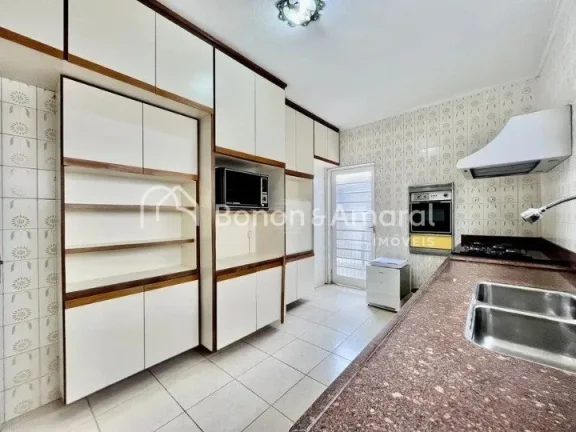 Imagem Casa com 5 dormitórios, sendo 3 suítes, e projetada com acessibilidade para deficientes (PcD). O i...