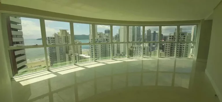 Imagem Apartamento com 4 dormitórios sendo 2 suítes e 3 vagas de garagem em Balneário Camboriú/SC