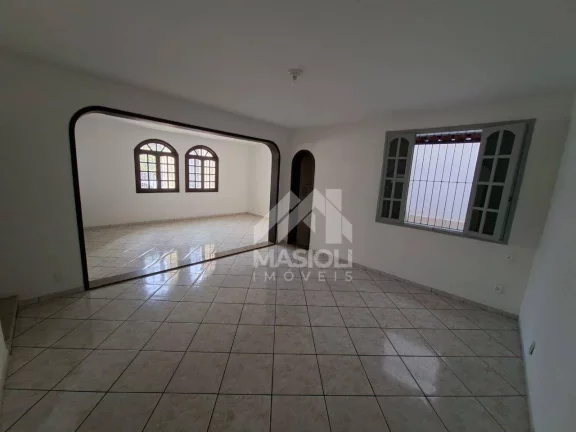 Imagem À VENDA – CASA DUPLEX com 3 quartos / 2 suítes / 2 vagas cobertas com 264 m² em via de grande circulação no Centro de Vila Velha.