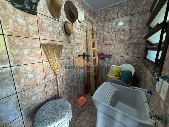 Imagem Casa semimobiliada no Gravatá com 5 dormitórios, sendo 1 suíte com 336m² de terreno a venda pela Imobiliária Adriano Carpes