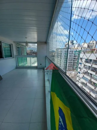 Imagem Varandão,salão.04 quartos 03 vagas na escritura,em um magnifico apartamento no miolo do inga,na presidente pedreira,todo mobiliado,inclusive ficam os