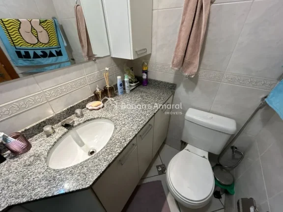 Imagem Apartamento em andar intermediário, com excelente incidência de sol da tarde e uma vista livre que...