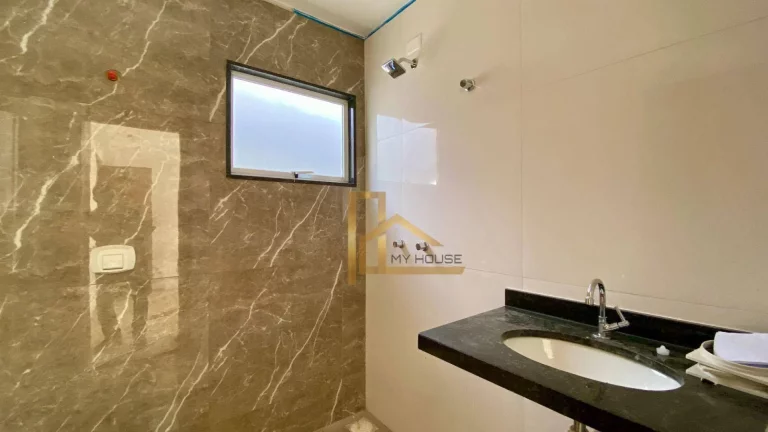 Imagem Casa Linear Com 3 Quartos, Suíte e Quintal a Venda em Albuquerque - Teresópolis-RJ.