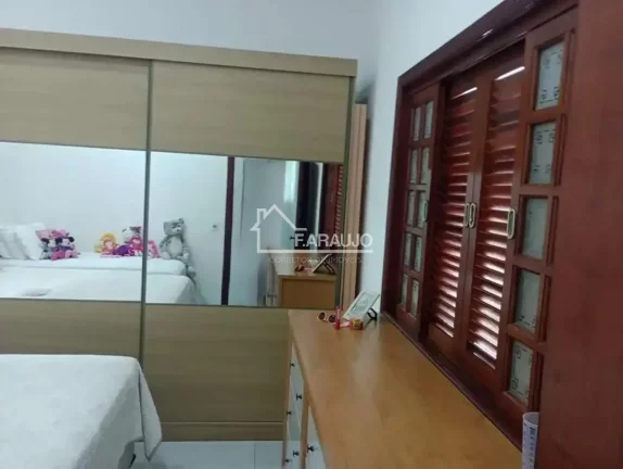 Imagem Casa térrea à venda em Sorocaba-SP! Com 3 quartos, suíte, piscina, 6 vagas.