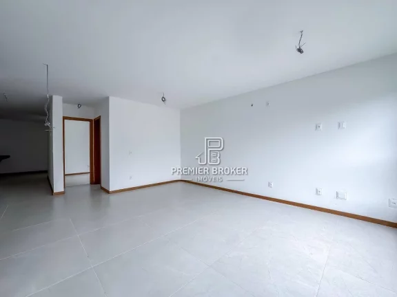 Imagem Casa com 3 dormitórios à venda, 131 m² por R$ 899.000,00 - Golfe - Teresópolis/RJ