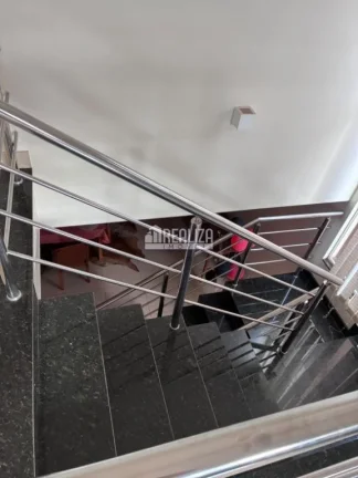 Imagem Sobrado de Alto Padrão à Venda com 4 Suítes, Closet e Área Gourmet no bairro Santa Maria - Uberaba/MG