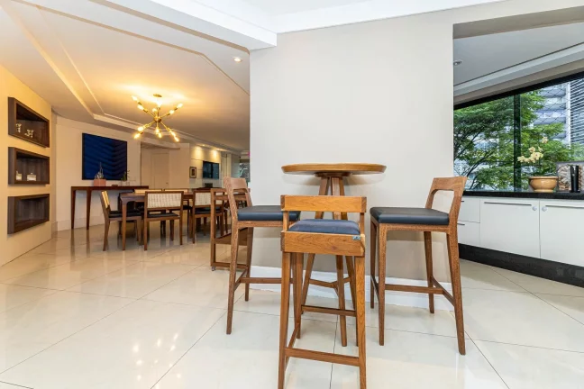 Imagem APARTAMENTO 3 QUARTOS NO BATEL 180,31m²