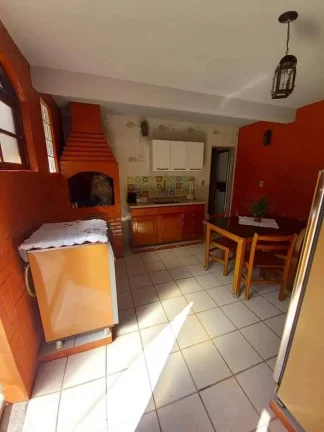 Imagem LINDA CASA COM 3 QUARTOS, SAUNA, PISCINA. NOVA FRIBURGO.
