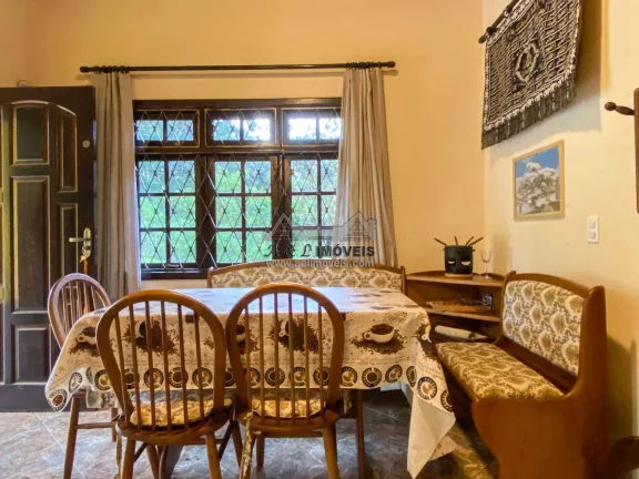 Imagem Casa à venda em Campos do Jordão - Belo imóvel com 3 dormitórios