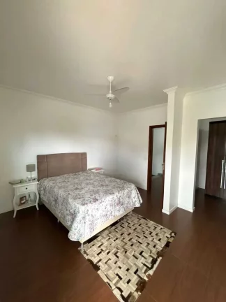 Imagem Casa com 3 dormitórios sendo 1 suíte e 4 vagas de garagem em Balneário Camboriú/SC