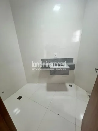 Imagem Sobrado com 3 quartos (1 suíte), 120m² de construção, acabamento moderno e excelente localização na região sul de Londrina