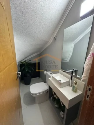 Imagem Casa em Condomínio Fechado!
Excelente casa, 3 dormitórios, sendo 2 suítes, lavabo, sala para dois...