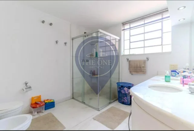 Imagem Imóvel à venda em São Paulo-SP: Casa deslumbrante no Pacaembu com 3 quartos, 1 suíte, 2 salas, 3 banheiros, 4 vagas e 450m² de área.