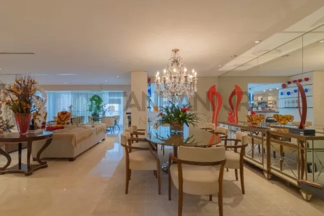 Imagem Venha morar no incrível Jardim Paulista! Oferecemos um apartamento dos sonhos, com 198m² de puro conforto e elegância. Com 3 suítes e 4 vagas, esse im