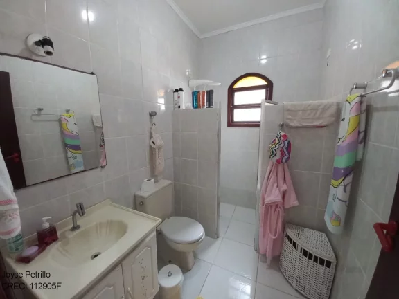 Imagem Casa com 4 Dormitórios e Piscina à Venda em Bairro Residencial de Peruíbe