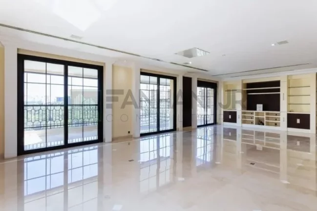 Imagem Com uma área privativa de 315m2, este apartamento luxuoso conta com um espaçoso living para três ambientes, sala de jantar e sala de almoço, além de u