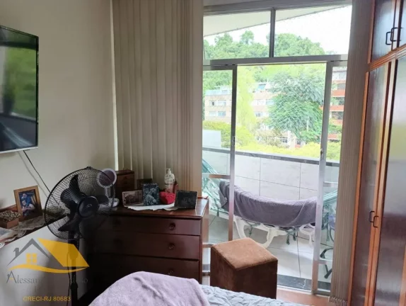Imagem Vendo Apartamento no Centro com 3 Quartos Mais Dependência Completa e Garagem