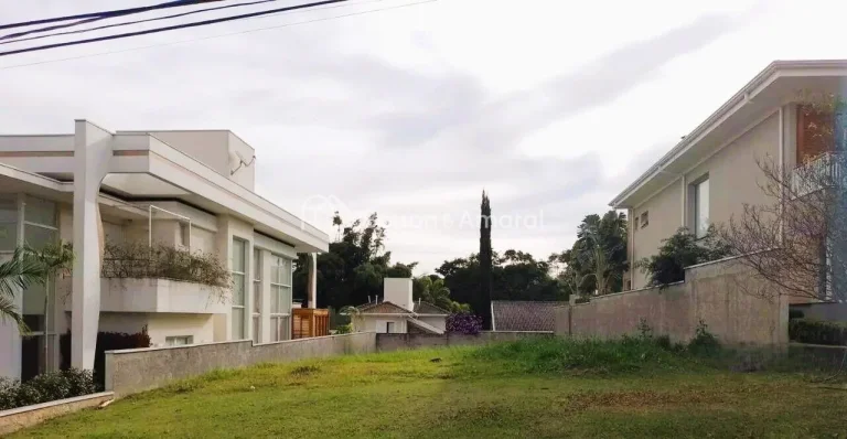Imagem Vende-se Terreno em Condomínio de Alto Padrão em Valinhos-SP
