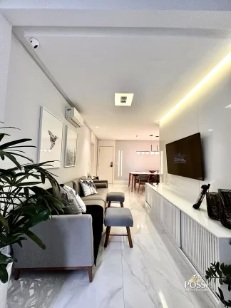 Imagem Apartamento reformado, 75m², 2 quartos, 2 vagas, na segunda quadra do mar da Praia de Itapoã