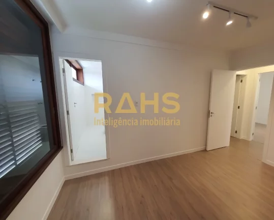 Imagem Imóvel espetacular em região estritamente residencial início do bairro América. Terreno de 2.150...