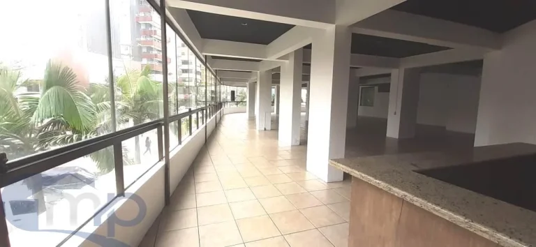 Imagem Sala comercial á venda com 382m² no centro de Torres/RS