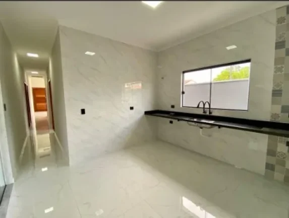 Imagem Casa para Venda em Mongaguá, Santa Eugênia, 3 dormitórios, 1 suíte, 1 banheiro, 2 vagas