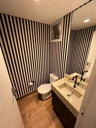 Imagem Cobertura Duplex, 10º Andar, 253,03m², 3 suítes, e 4 vagas de garagem. Piso inferior composto por...