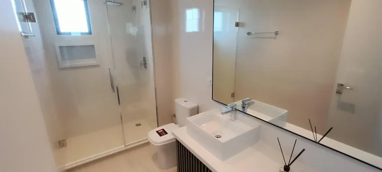 Imagem Apartamento no Cabral - 3 dormitórios - 101 m2. Sacada. Novo
