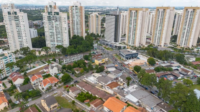 Imagem Terreno no Ecoville, com projeto para prédio em andamento.