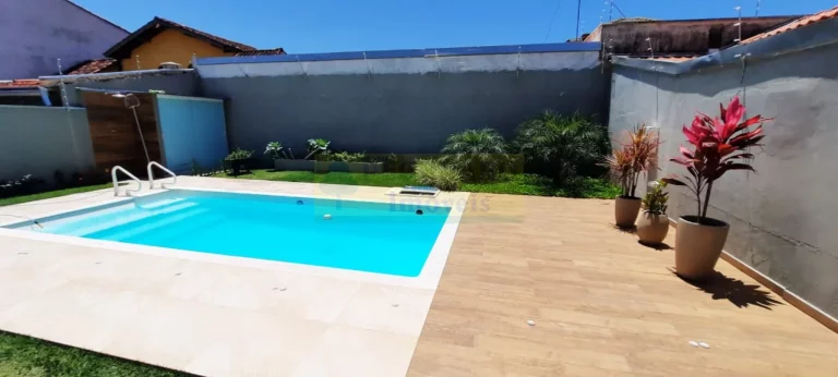 Imagem Luxo e Conforto: Casa de Alto Padrão à Venda no Jardim Britânia, Caraguatatub