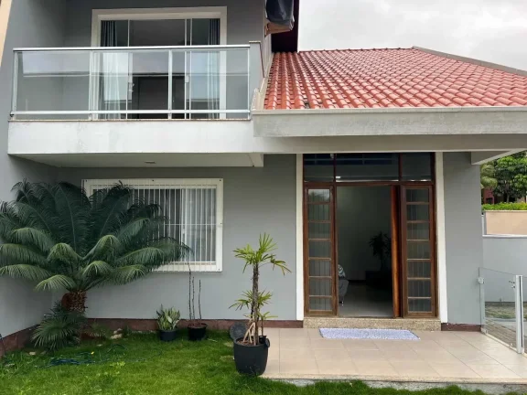Imagem Sobrado com 2 quartos e 2 vagas de garagem na Praia de Taquaras em Balneário Camboriú